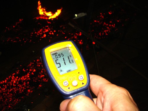Máy đo nhiệt độ hiển thị tới 511 độ C.